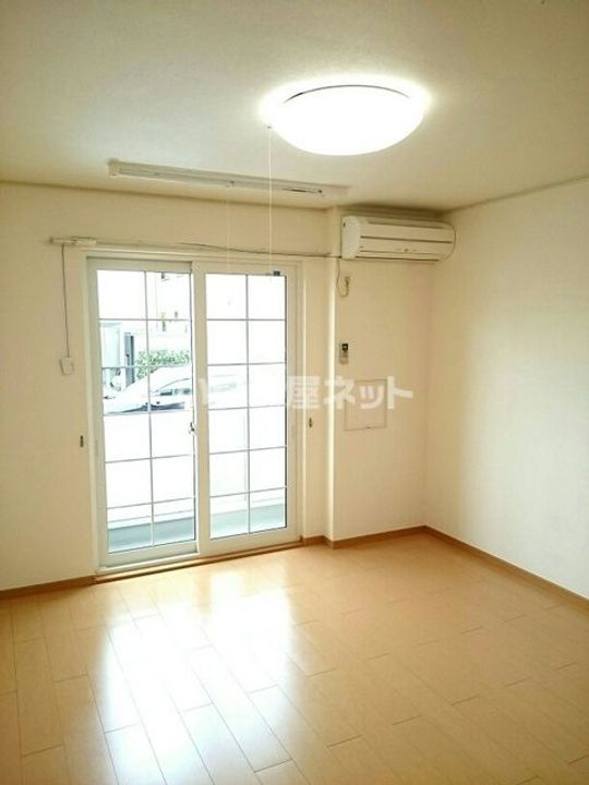 福島県福島市方木田字白家(アパート)の賃貸物件の居間