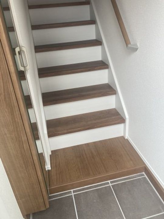 ワンリッチ上野町Aの玄関