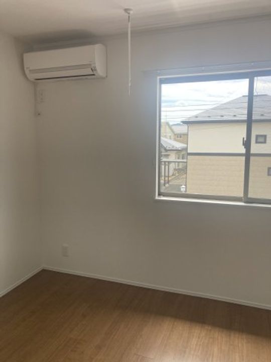 ワンリッチ上野町Aの居間