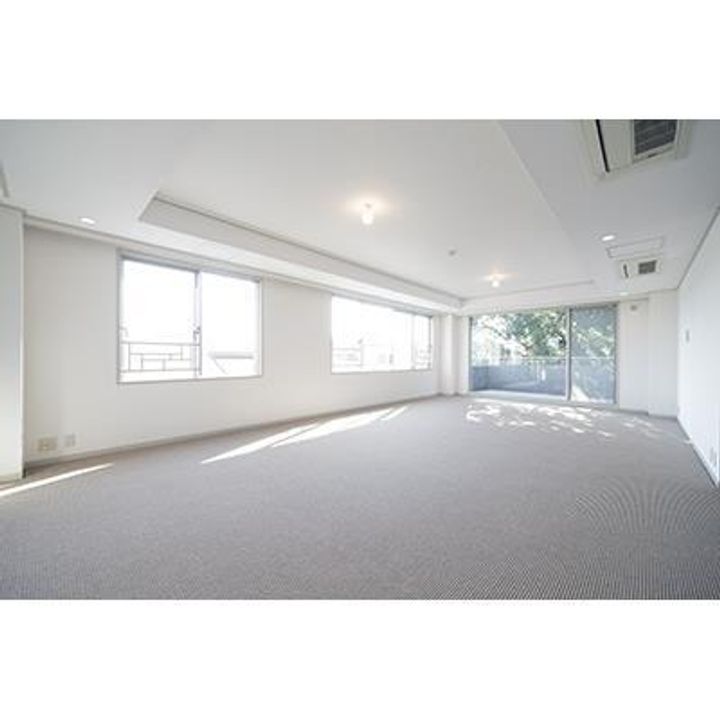 東京都渋谷区大山町(マンション)の賃貸物件の居間