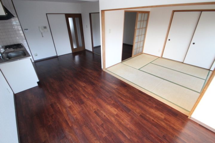 シャルマン財官IIの居間