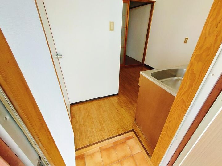 辻産業第13アパートの玄関