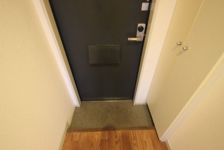One Maison 東霞町の玄関