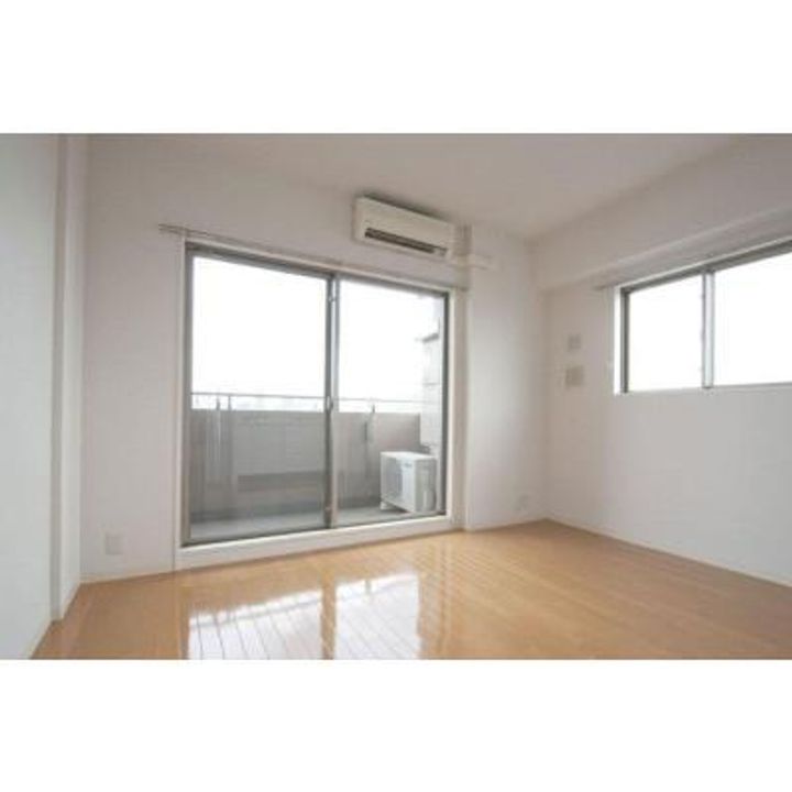 パークキューブ上野の居間