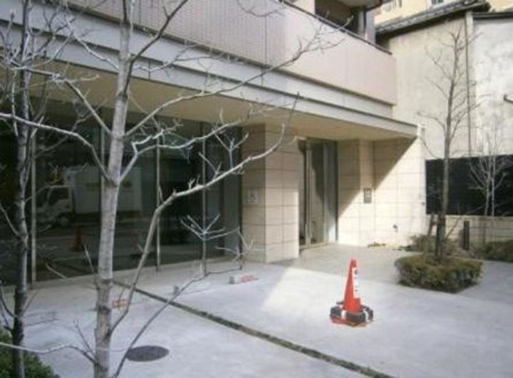 パークキューブ上野の玄関