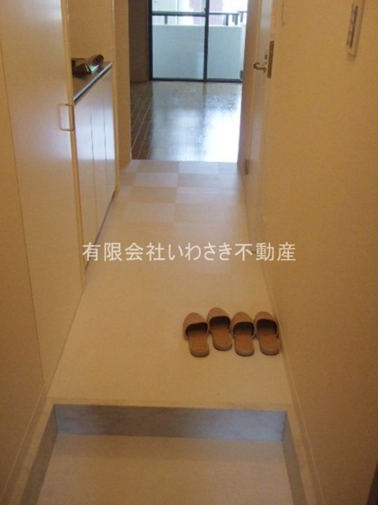 石渡ビルの玄関