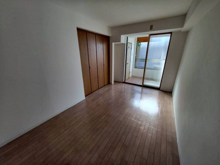 フジビルの居間