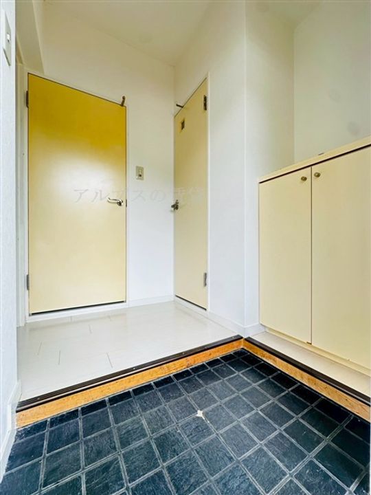 神奈川県横浜市中区根岸町1(マンション)の賃貸物件の玄関