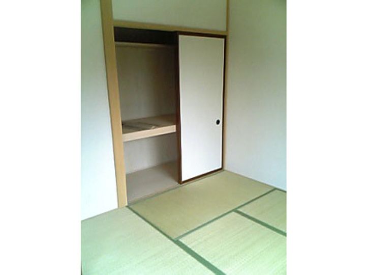 静岡県駿東郡清水町柿田(マンション)の賃貸物件の居間