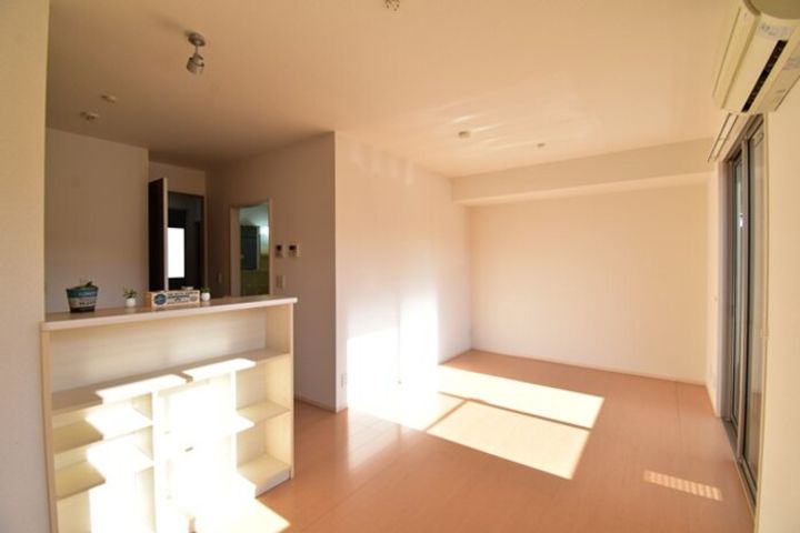 香川県綾歌郡宇多津町浜四番丁(アパート)の賃貸物件の居間