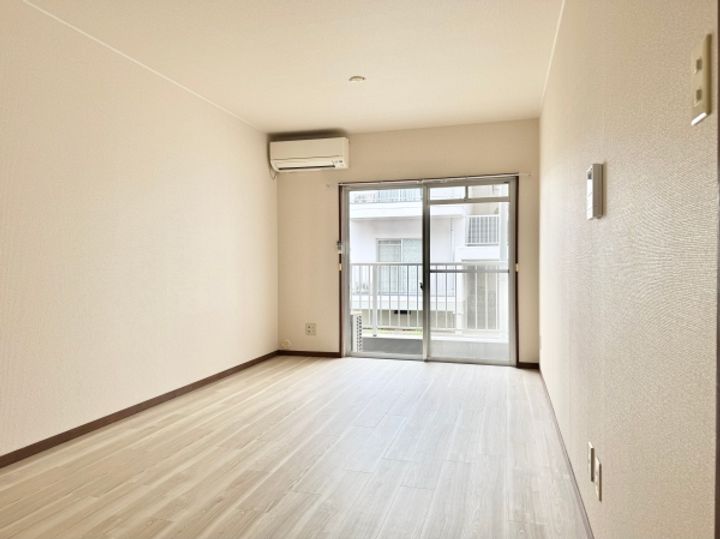 サンガーデン Aの居間