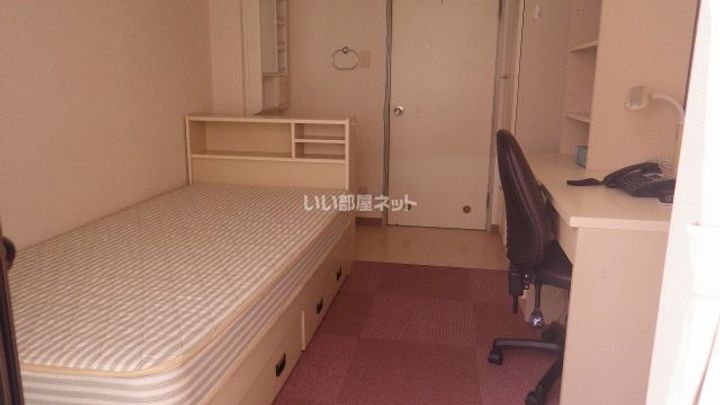 ドーミー赤池の居間