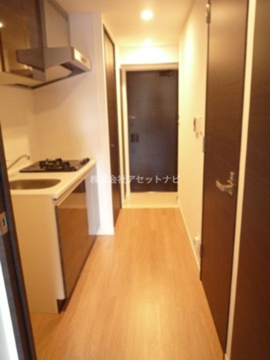 アクサスウィル四谷三丁目Sta.の玄関