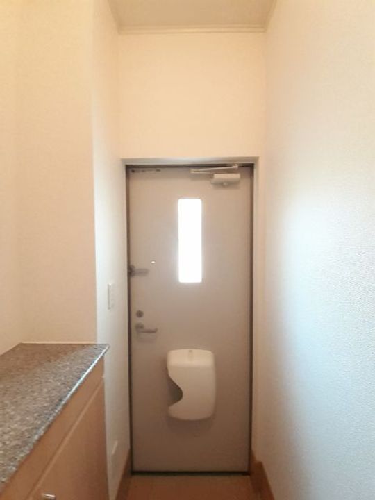 プリムローズBの玄関