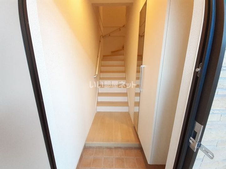 三重県名張市南町(アパート)の賃貸物件の玄関