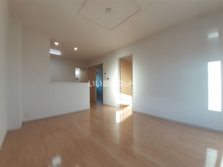 三重県名張市南町(アパート)の賃貸物件の居間