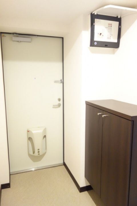 滋賀県東近江市猪子町(マンション)の賃貸物件の玄関