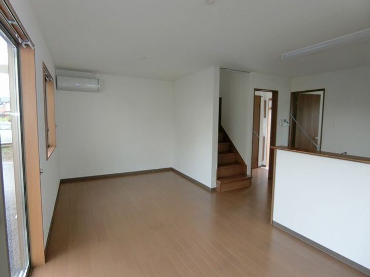 長野県岡谷市長地権現町2(一戸建)の賃貸物件の居間