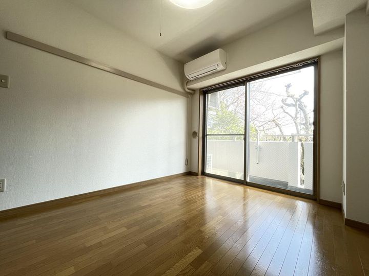 ピアコスモスの居間
