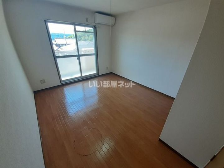 三重県名張市鴻之台3番町(マンション)の賃貸物件の居間