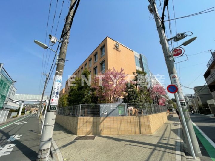 カスタリア旗の台の周辺