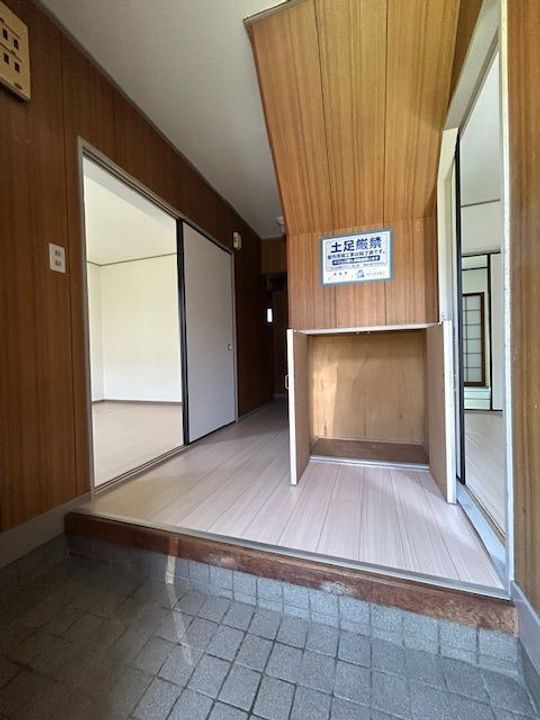 鴻巣吹上団地の玄関