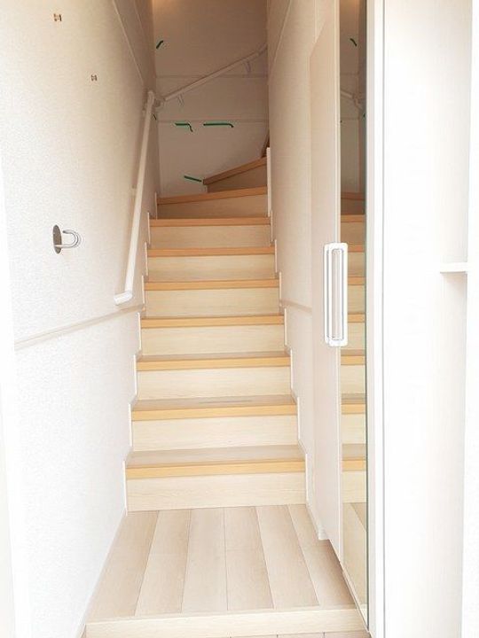 神奈川県座間市新田宿(アパート)の賃貸物件の玄関