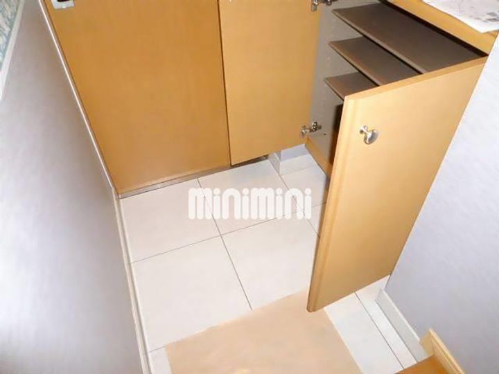 サンタバレー弐番館の玄関