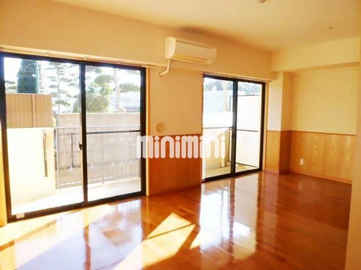 サンタバレー弐番館の居間