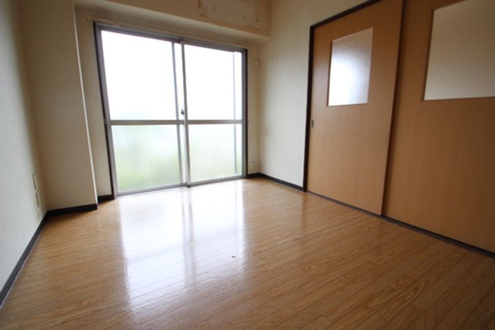 迫本マンションの内装