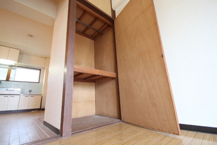 迫本マンションの内装