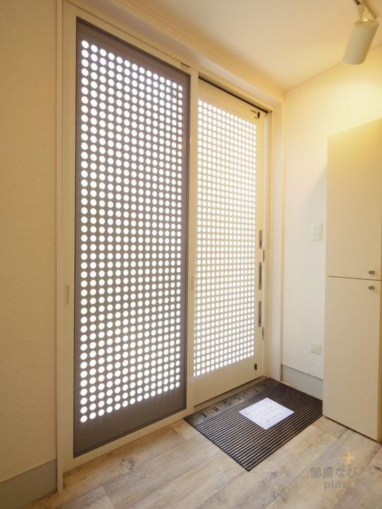 d Apartmentの玄関