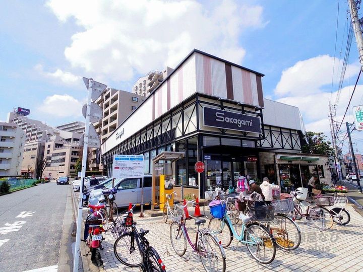 d Apartmentの周辺