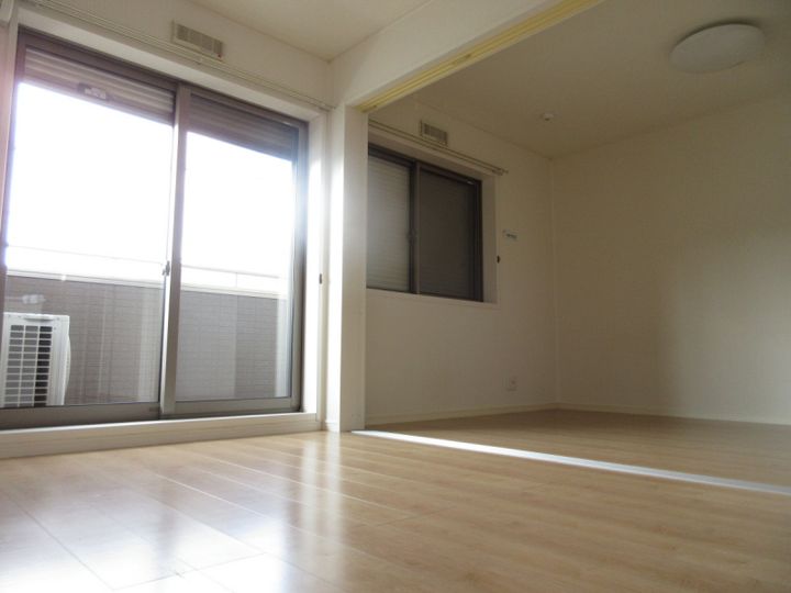 サニーヒルズ シンエイの居間