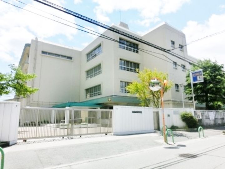 アンシャンテ総持寺の周辺