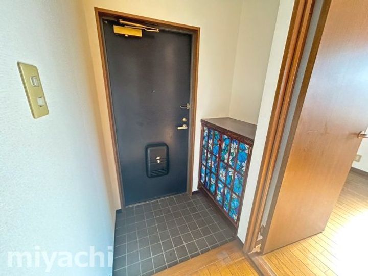 徳島県徳島市津田町1(マンション)の賃貸物件の玄関