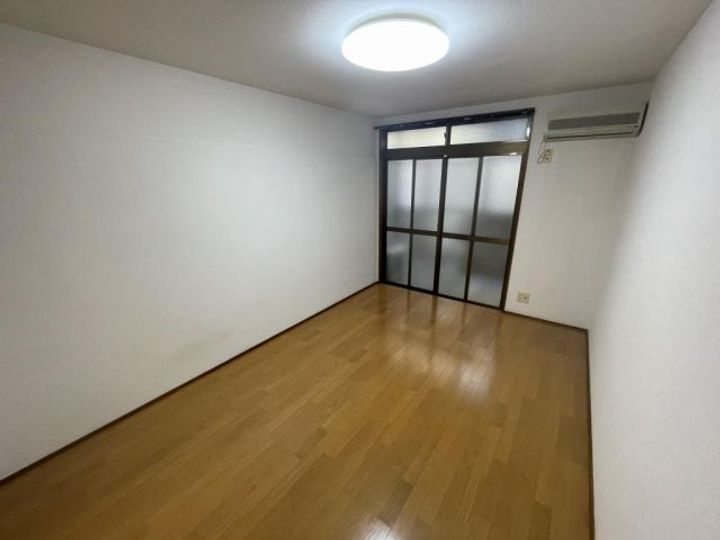 レスト小杉IIの居間