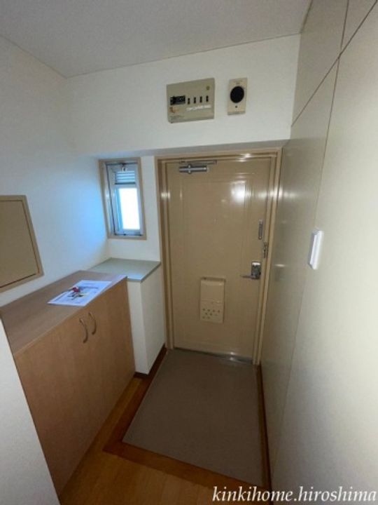 広島県廿日市市宮内4(マンション)の賃貸物件の玄関