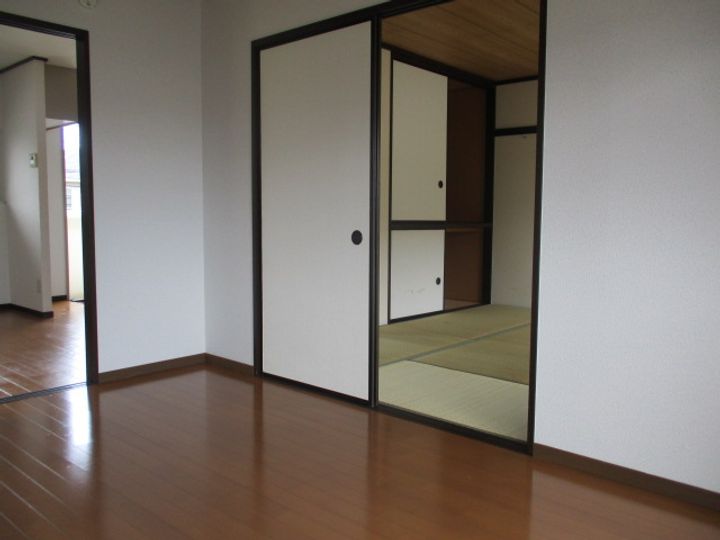 パルティール登呂A棟の居間