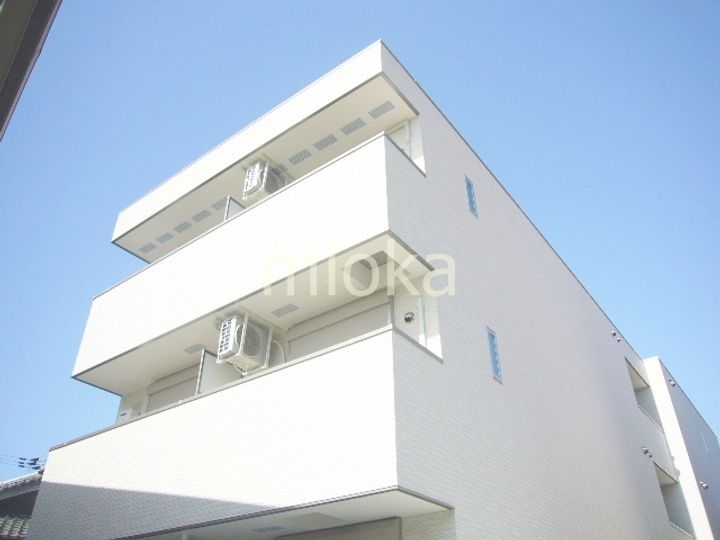 クローバー・シエル長居公園の外観