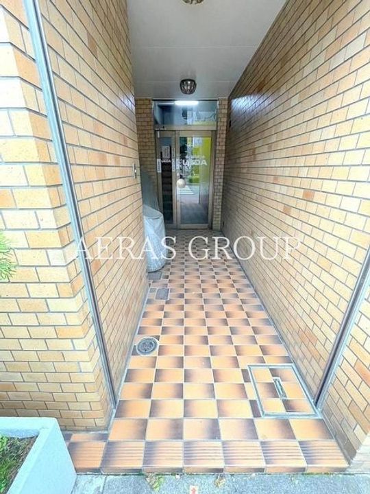 メゾンウエダの玄関