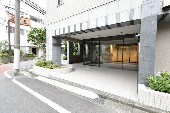 ラグジュアリーアパートメント西新宿の地図