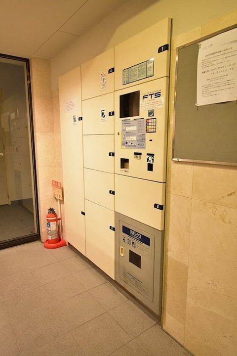 ラグジュアリーアパートメント西新宿の地図