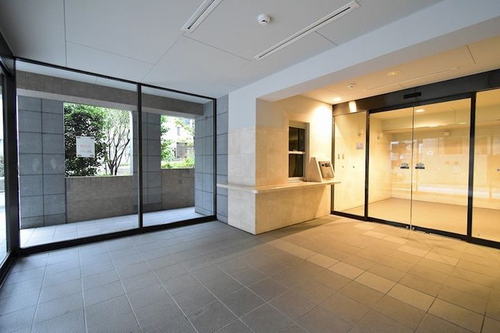 ラグジュアリーアパートメント西新宿の地図