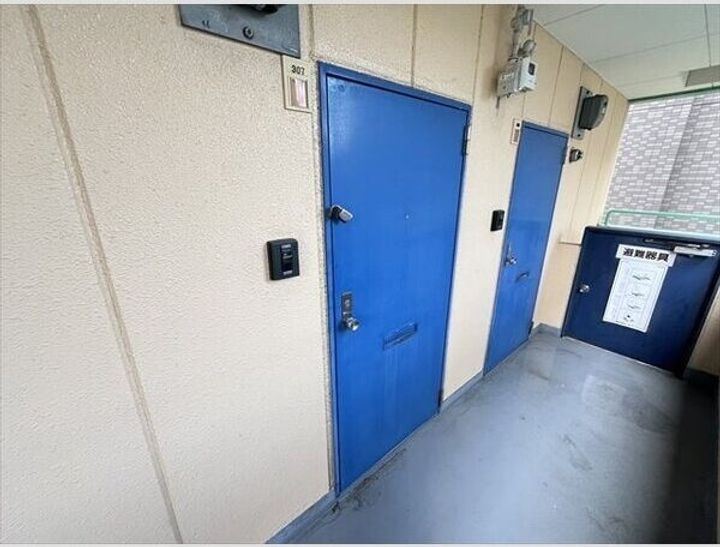 クィーン南5条の玄関