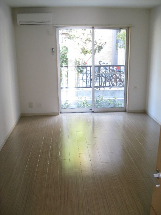 神奈川県茅ヶ崎市小和田2(アパート)の賃貸物件の居間