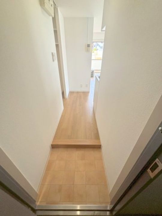 ハイムYNビルの玄関