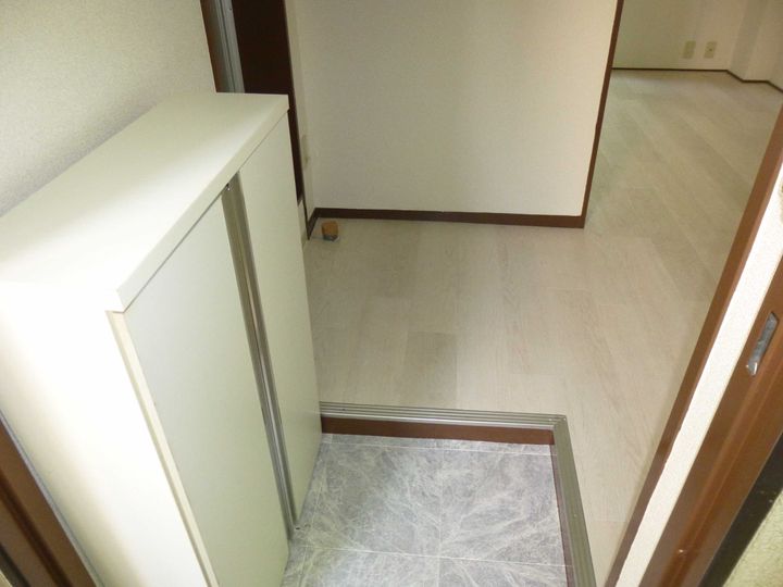 石坂宮西コーポの玄関