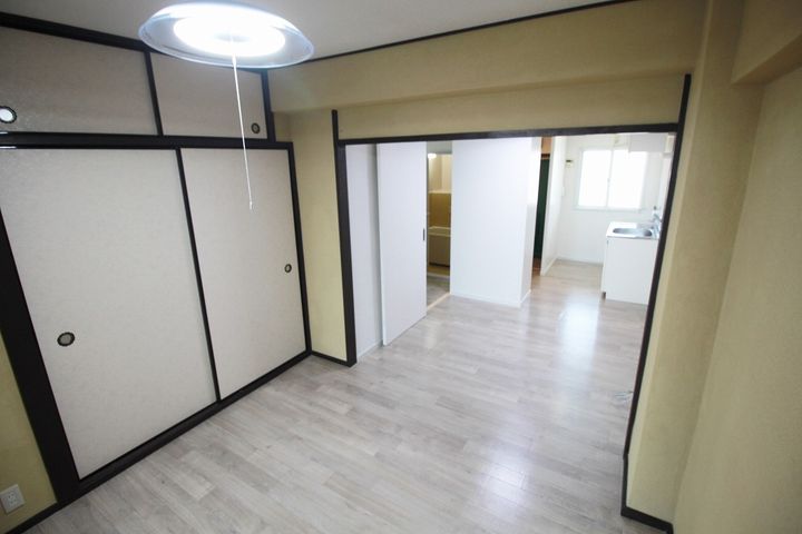 仲川ビルの居間