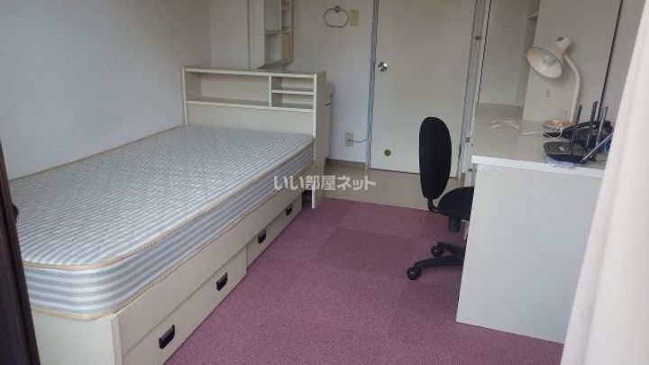 ドーミー赤池の居間